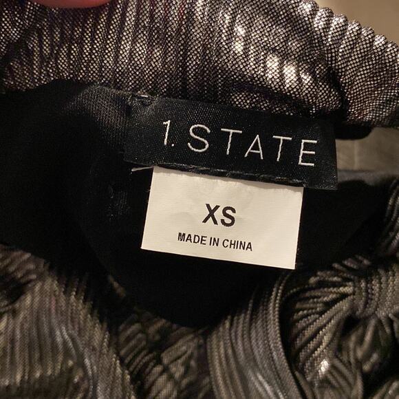 1.State Metallic Silver Pleated Halter  Plissè Tie-Neck Flowy Party Blouse - Picture 7 of 7